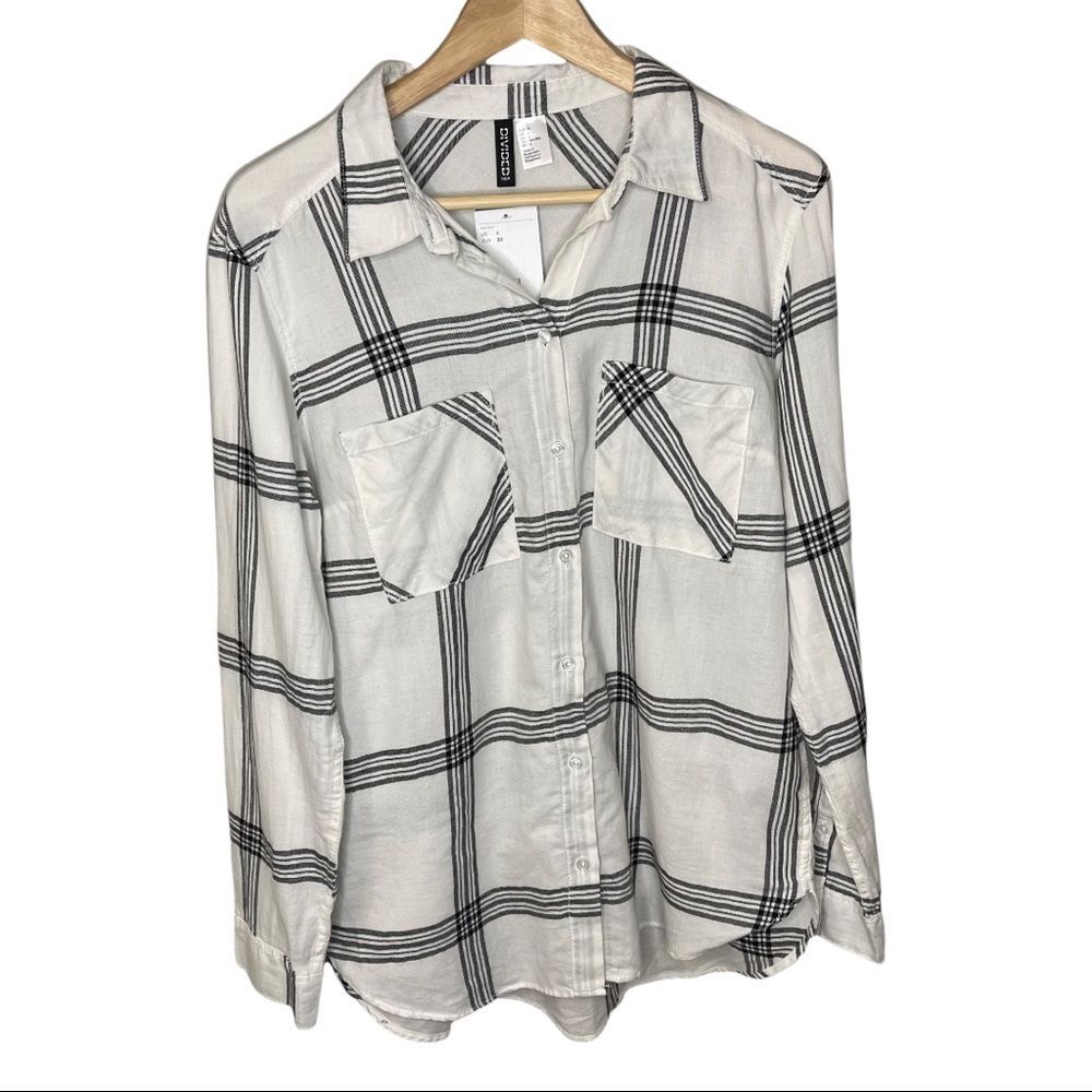 NWT Divided Button Down White and Black Plaid Long Sleeve Top Size 6
